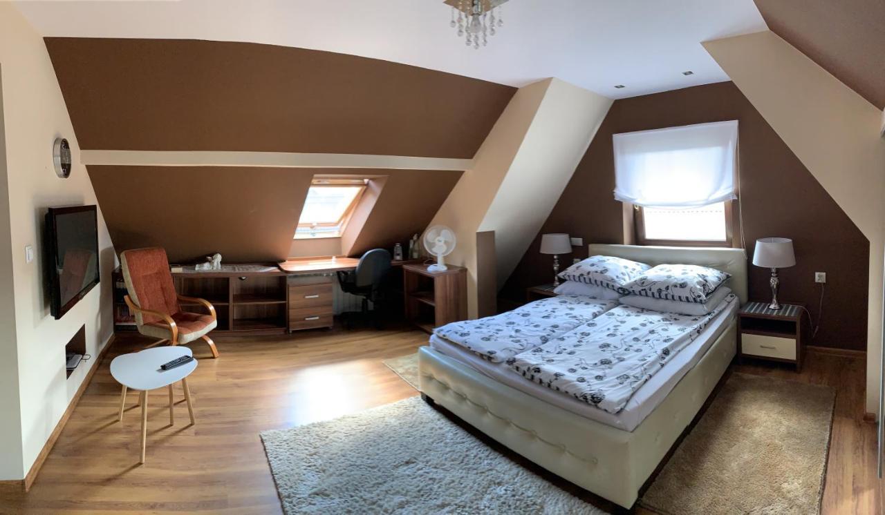 Apartament Podczerwone ツァルニ・ドゥナイェツ エクステリア 写真